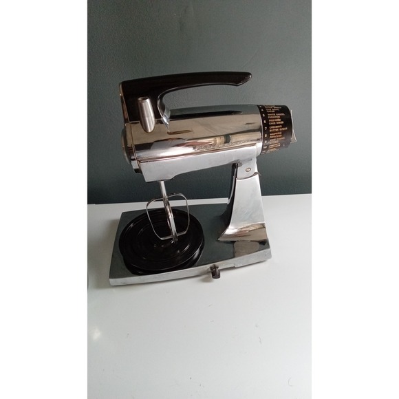 Vintage Stand Mixer Chrome Electric Kitchen Mixer with Bowls Retro Style - Picture 4 of 6